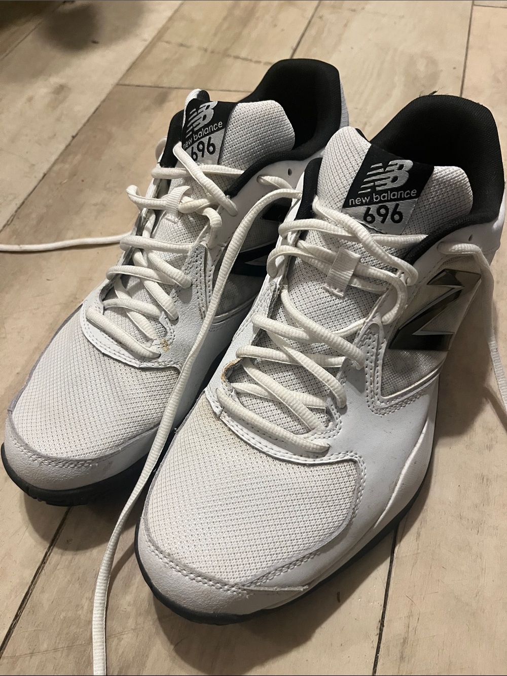 New Balance 696 Men's White and Black Athletic Sneakers